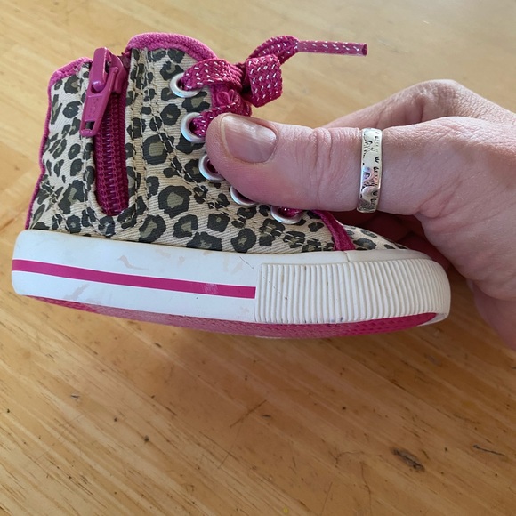 Genuine Kids from Oshkosh Animal Print Pink Canvas High Top Sneaker. SZ 3. - Picture 13 of 13